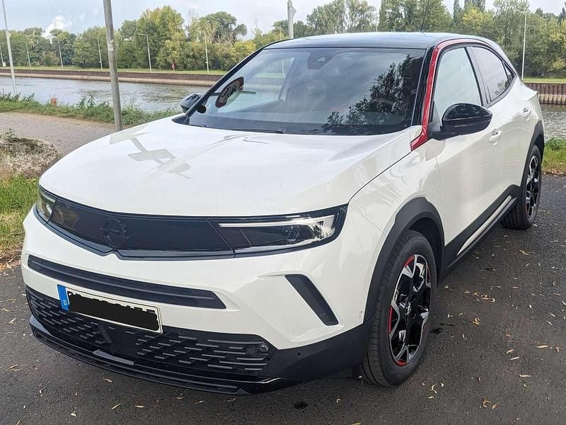 Weiß Gebraucht 2023 Opel Mokka-e SUV | 20.997 € (Fairer Preis) - Bild 1/4