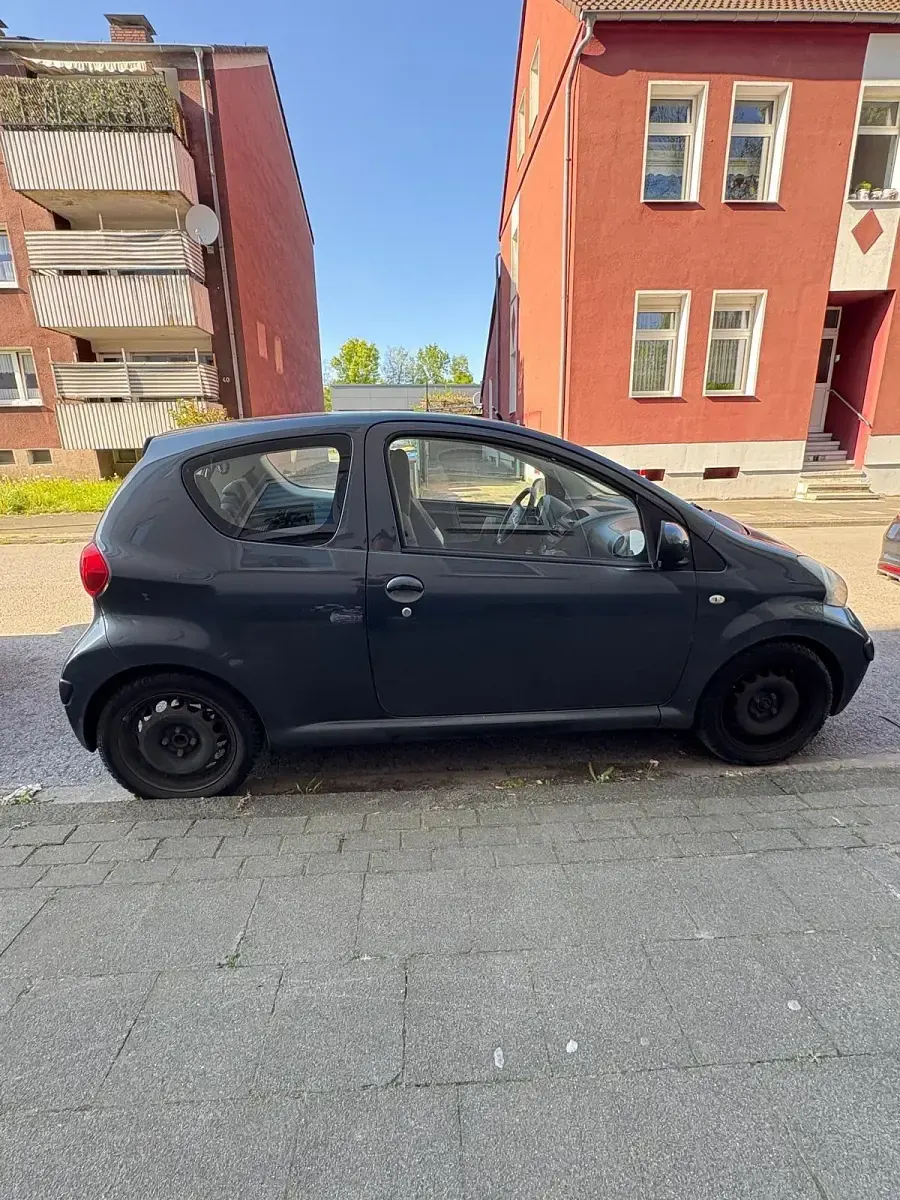 Gebraucht Toyota Aygo 67 PS (49 kW) 2006 Grau Kleinwagen