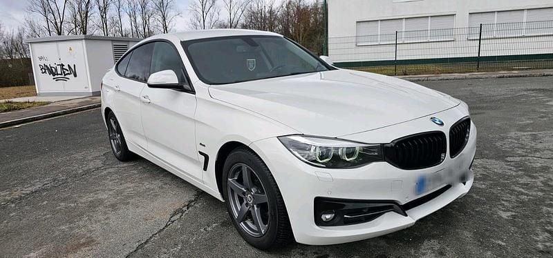 Gebraucht BMW 320 190 PS (139 kW) 2017 Weiß Limousine