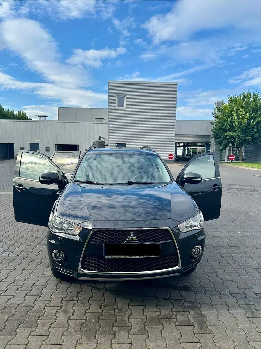 Gebraucht Mitsubishi Outlander Motion 156 PS (114 kW) 2012 Schwarz SUV