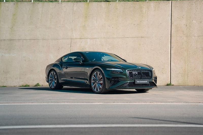 Neu Bentley Continental 782 PS (575 kW) 2025 Grün