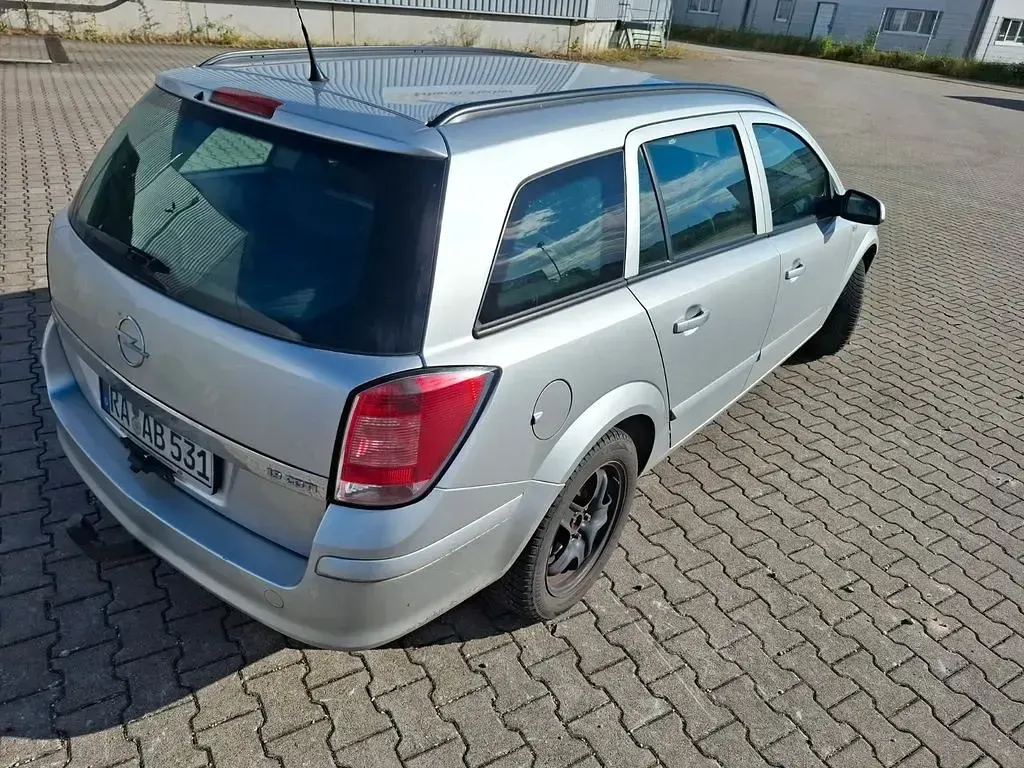 Gebraucht Opel Astra 101 PS (74 kW) 2007 Silber Limousine