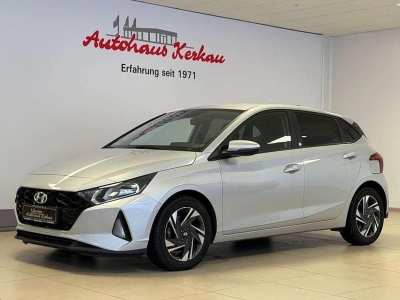 Silber Gebraucht 2021 Hyundai i20 Edition 30 Kleinwagen | 14.950 € (Fairer Preis) - Bild 1/4