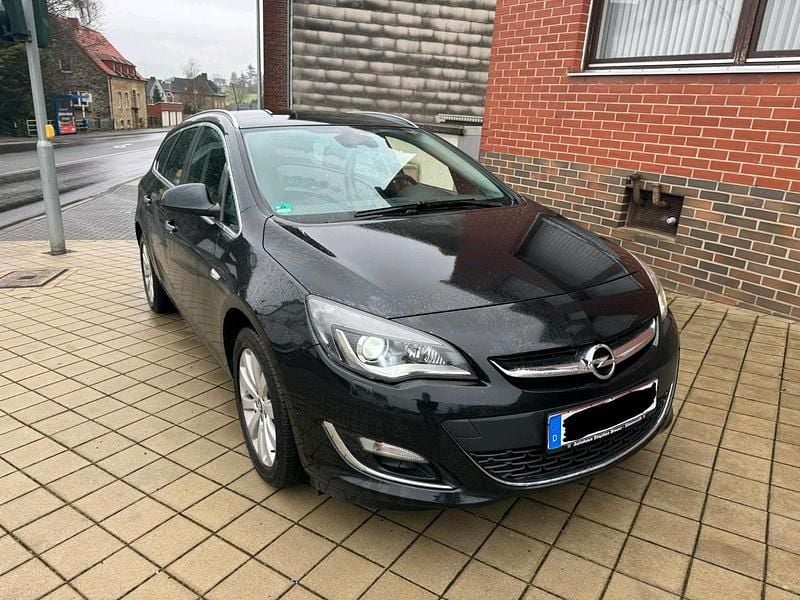 Gebraucht Opel Astra Sport 131 PS (96 kW) 2013 Schwarz Kombi
