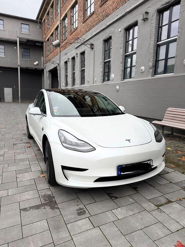 Gebraucht Tesla Model 3 Standard Range 239 kW (325 PS) 2020 Weiß Limousine