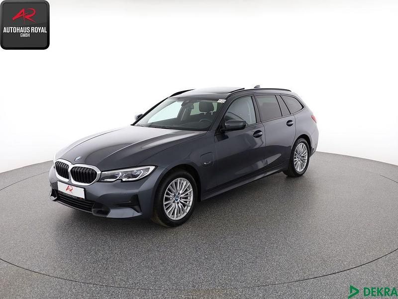 Grau Gebraucht 2021 BMW 320e Sport Line Limousine | 24.780 € (Fairer Preis) - Bild 1/4