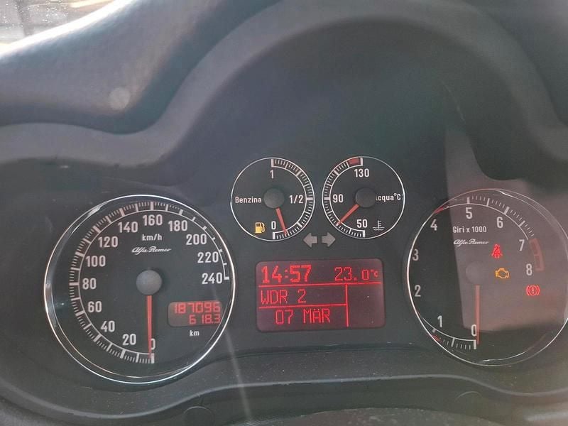 Gebraucht Alfa Romeo 147 105 PS (77 kW) 2010 Schwarz Kleinwagen