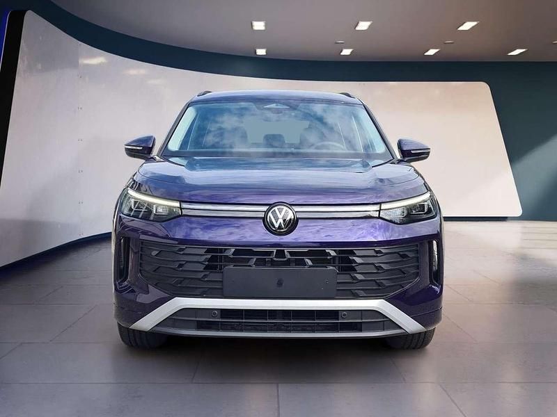 Ultra violet metallic Gebraucht 2025 VW Tayron Life SUV | 40.859 € (Superpreis) - Bild 1/4
