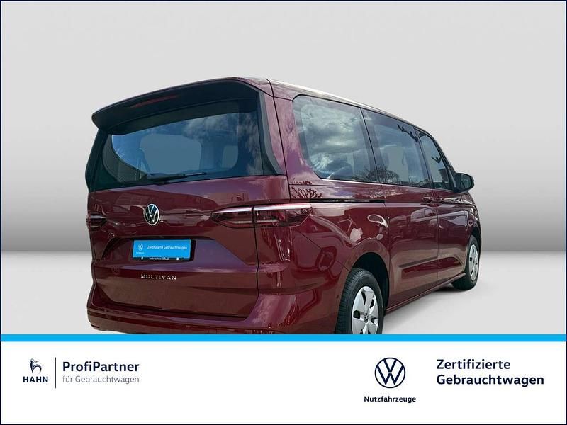 Gebraucht VW Multivan Basis 150 PS (110 kW) 2024 Fortanarot metallic Van