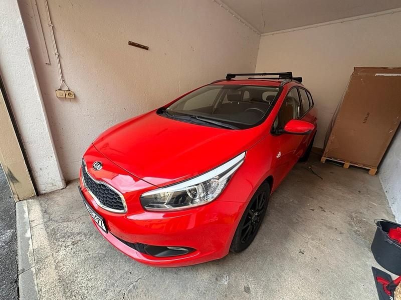 Rot Gebraucht 2015 Kia Ceed Sportswagon Kombi | 5.999 € (Fairer Preis) - Bild 1/4