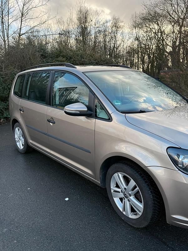Gebraucht VW Touran 105 PS (77 kW) 2012 Gold Van / Kleinbus