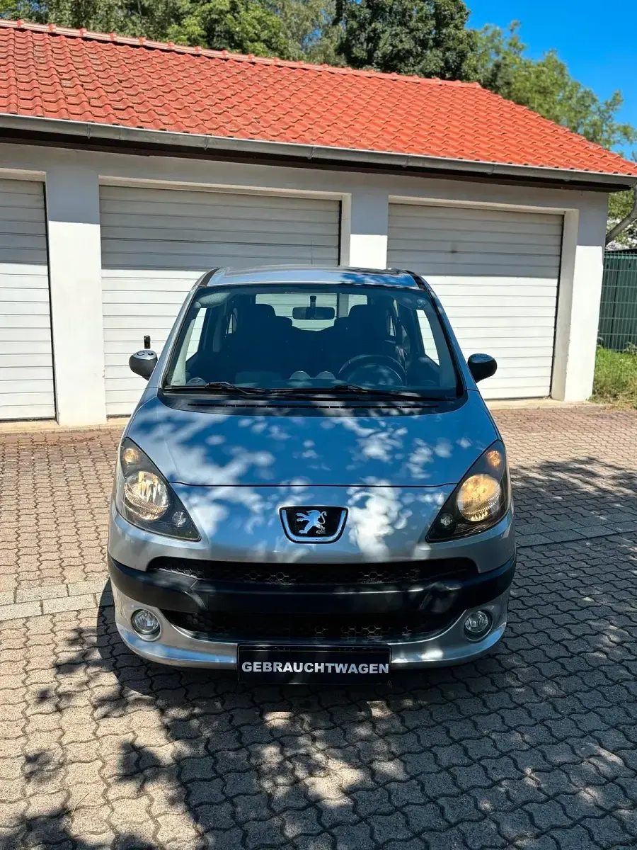 Gebraucht Peugeot 1007 109 PS (80 kW) 2008 Silber Van / Kleinbus