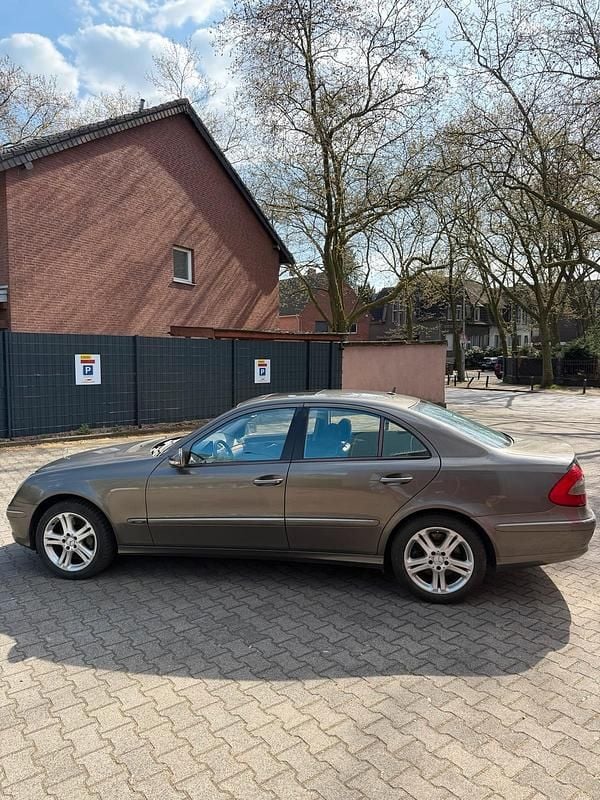 Second-hand Mercedes E420 314 CP (230 kW) 2007 Auriu Berlinǎ