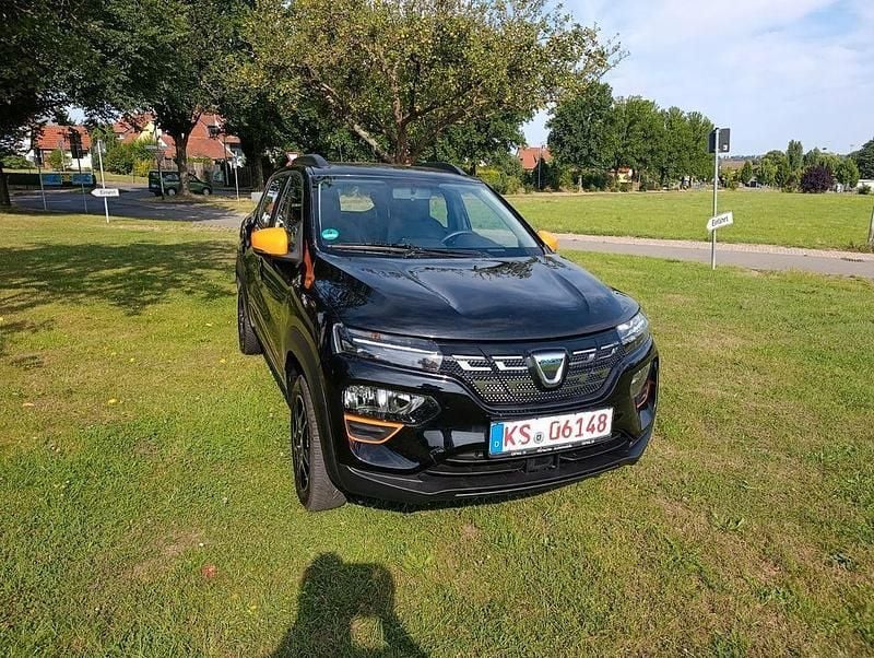 Schwarz Gebraucht 2022 Dacia Spring Comfort Plus Kleinwagen | 10.299 € (Fairer Preis) - Bild 1/4