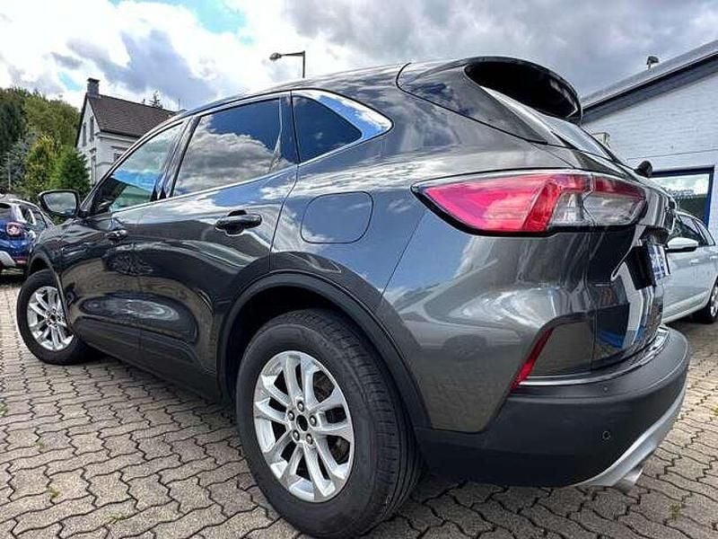 Gebraucht Ford Kuga Titanium 151 PS (111 kW) 2020 Grau SUV