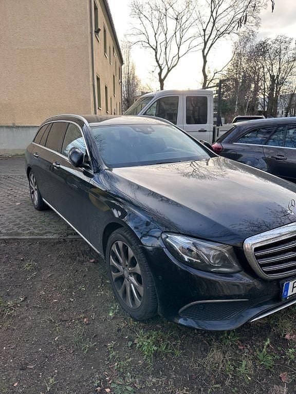 Gebraucht Mercedes E350 Exclusive 258 PS (189 kW) 2017 Schwarz Limousine