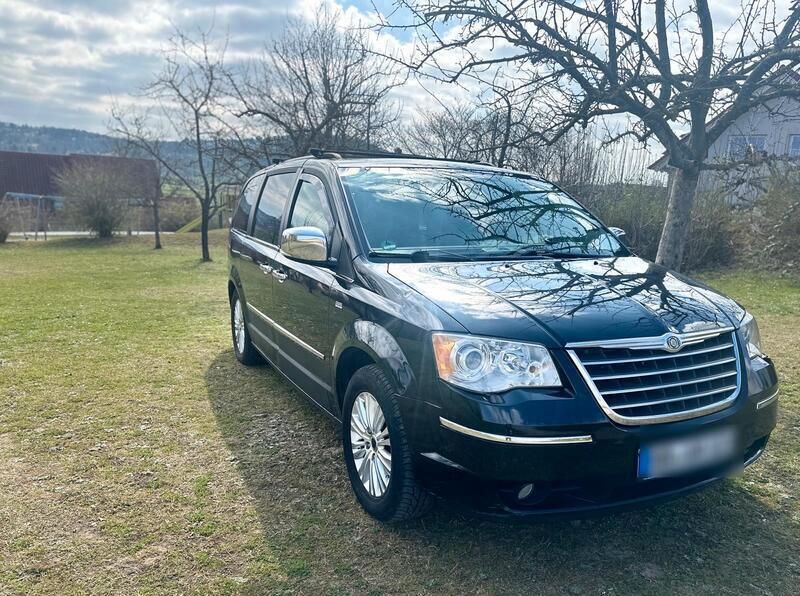 Schwarz Gebraucht 2010 Chrysler Grand Voyager Limited Van / Kleinbus | 4.750 € - Bild 1/4