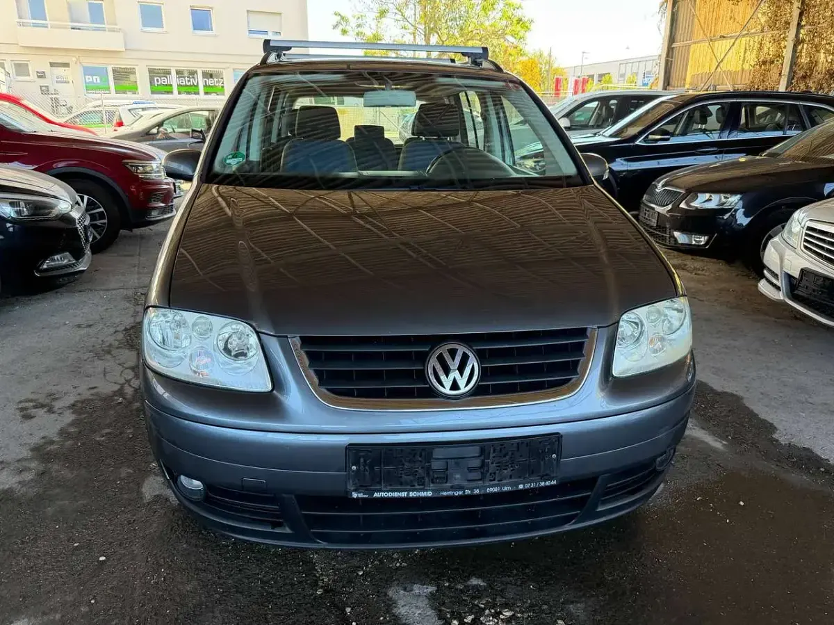 Gebraucht VW Touran Trendline 150 PS (110 kW) 2005 Platinumgrey metallic Van / Kleinbus