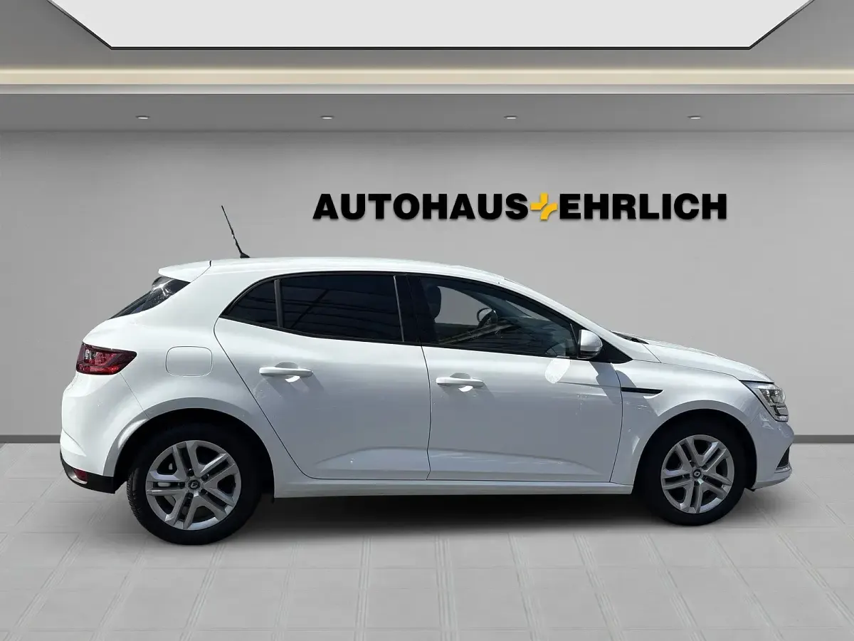 Gebraucht Renault Mégane IV Play 101 PS (74 kW) 2018 Gletscherweiss Limousine