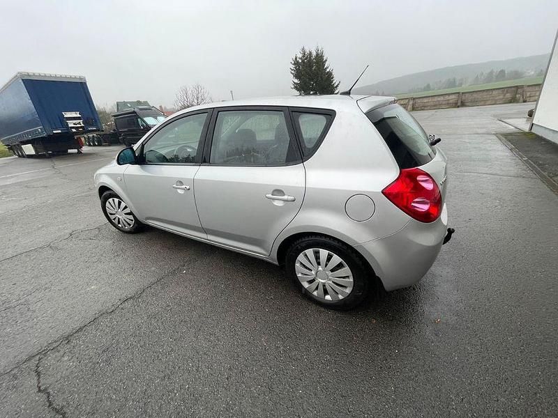 Gebraucht Kia Ceed EX 126 PS (92 kW) 2008 Silber Kleinwagen