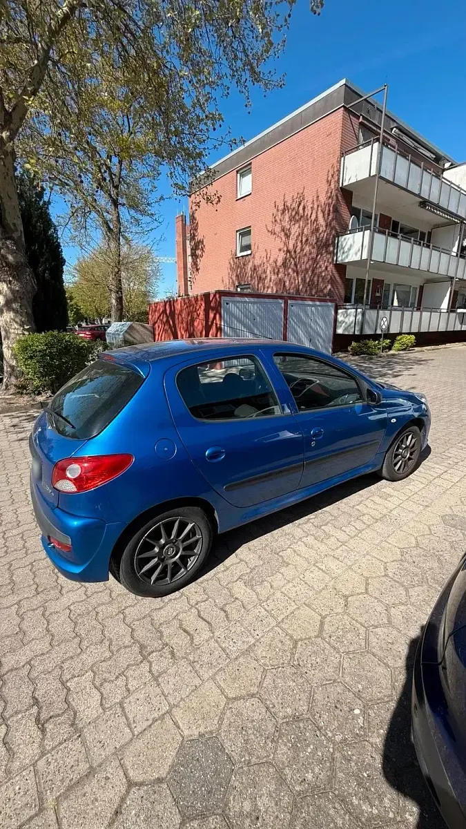 Gebraucht Peugeot 206+ 75 PS (55 kW) 2011 Blau Kleinwagen