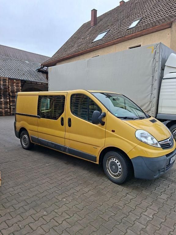 Gebraucht Opel Vivaro 114 PS (83 kW) 2010 Gelb Van / Kleinbus