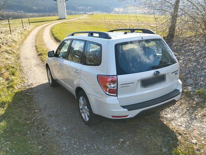 Gebraucht Subaru Forester 147 PS (108 kW) 2011 Weiß SUV