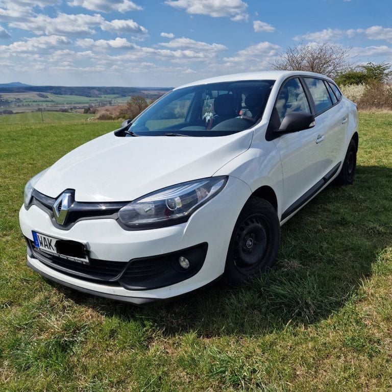 Weiß Gebraucht 2014 Renault Mégane III Authentique Limousine | 5.490 € (Fairer Preis) - Bild 1/4