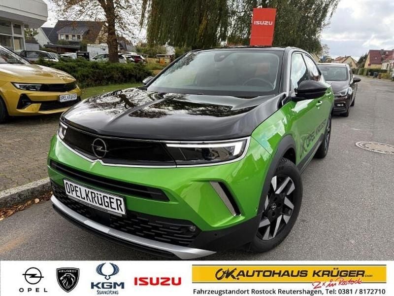 Matcha green/ikone gruen Gebraucht 2023 Opel Mokka-e Elegance SUV | 21.990 € (Fairer Preis) - Bild 1/4