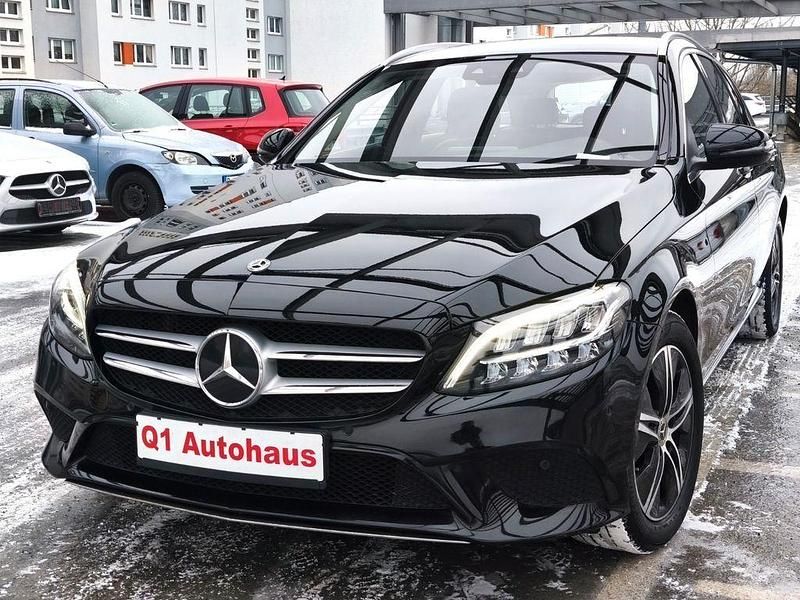 Gebraucht Mercedes C220 194 PS (142 kW) 2020 Schwarz Limousine