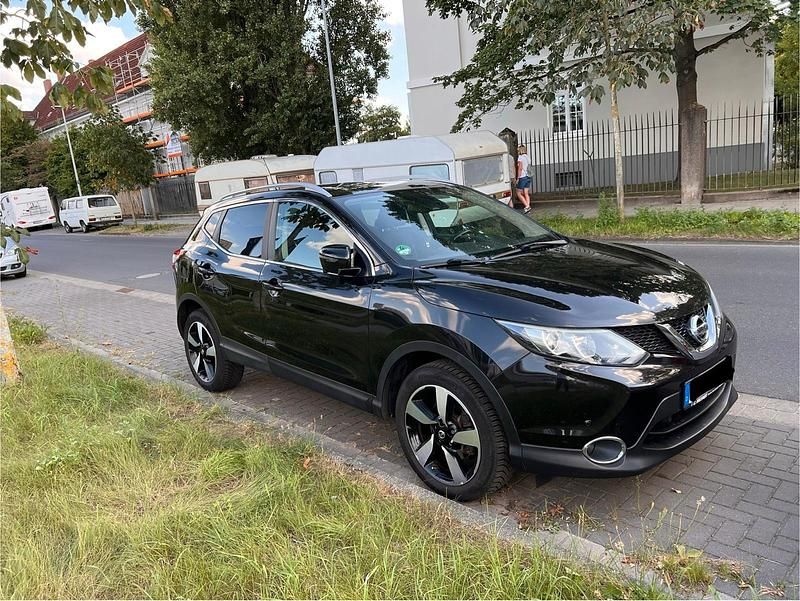 Schwarz Gebraucht 2017 Nissan Qashqai 360º SUV | 9.350 € (Guter Preis) - Bild 1/4