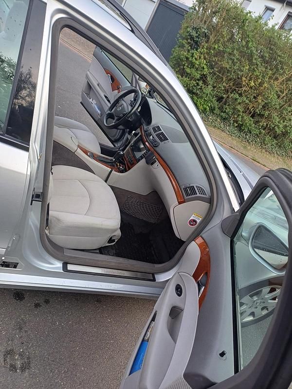 Gebraucht Mercedes E220 170 PS (125 kW) 2007 Grau Kombi