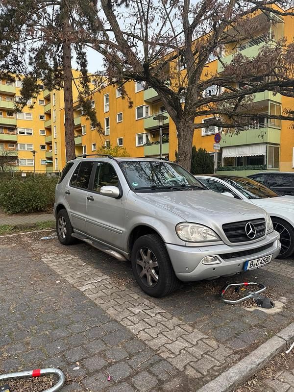 Silber Gebraucht 2004 Mercedes ML350 SUV | 4.200 € - Bild 1/4