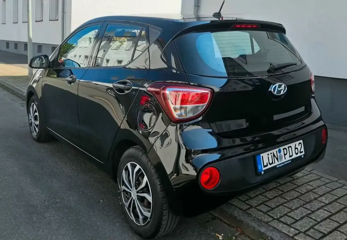Gebraucht Hyundai i10 67 PS (49 kW) 2017 Schwarz Kleinwagen