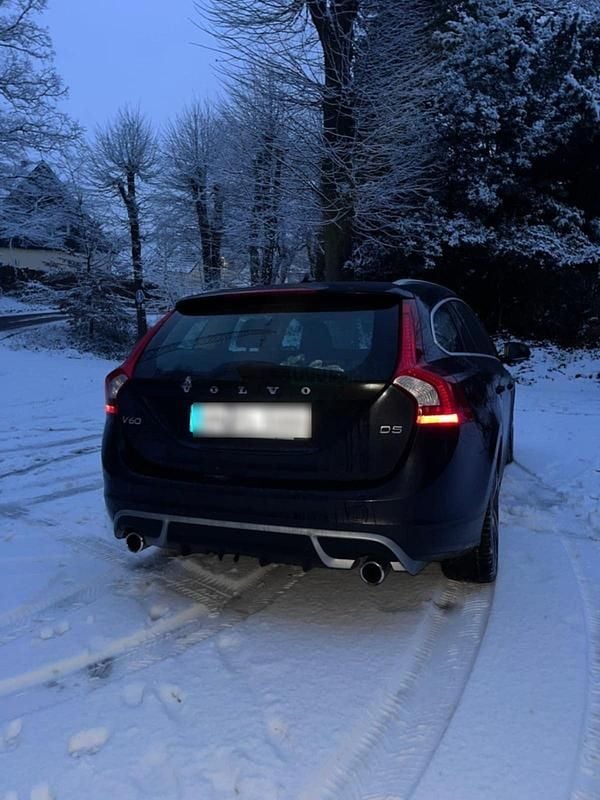 Gebraucht Volvo V60 215 PS (158 kW) 2012 Schwarz Kombi