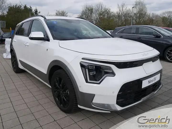 Gebraucht Kia e-Niro Inspiration 150 kW (204 PS) 2024 Snow white pearl (metallic) SUV