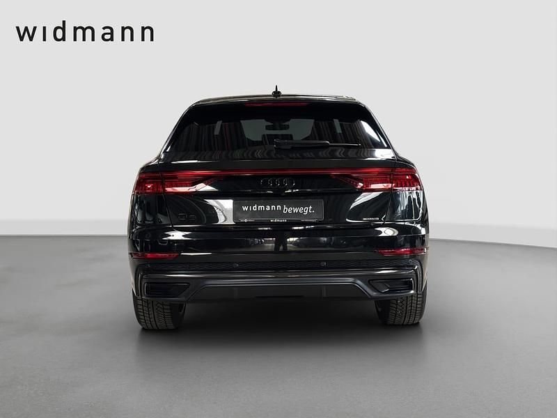 Gebraucht Audi Q8 Competition 330 PS (242 kW) 2023 Mythosschwarz metallic SUV