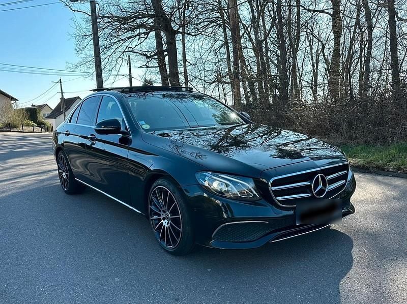 Gebraucht Mercedes E220 194 PS (142 kW) 2019 Schwarz Limousine