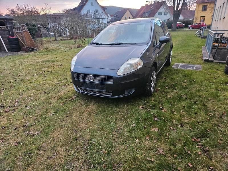 Grau Gebraucht 2009 Fiat Punto Kleinwagen | 750 € (Superpreis) - Bild 1/4