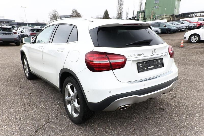 Gebraucht Mercedes GLA200 Urban 156 PS (114 kW) 2019 Weiß SUV