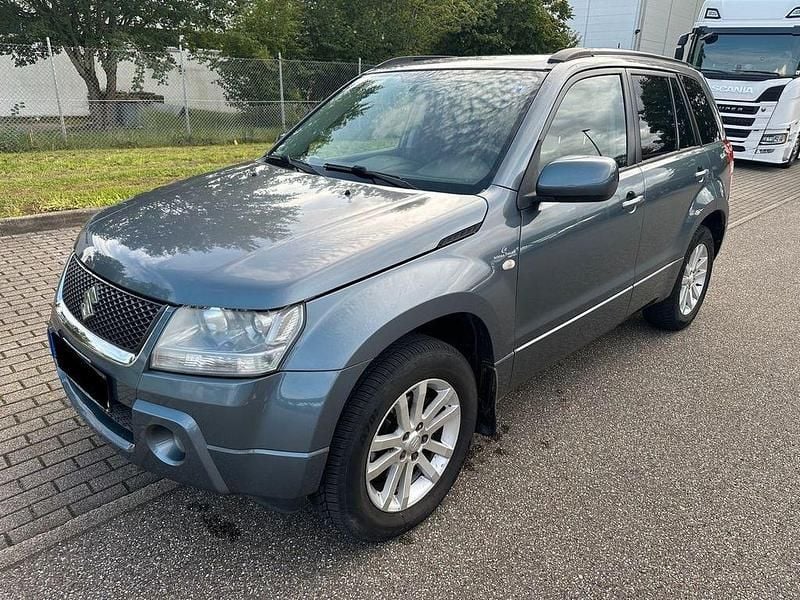 Grau Gebraucht 2005 Suzuki Grand Vitara SUV | 3.300 € (Fairer Preis) - Bild 1/4