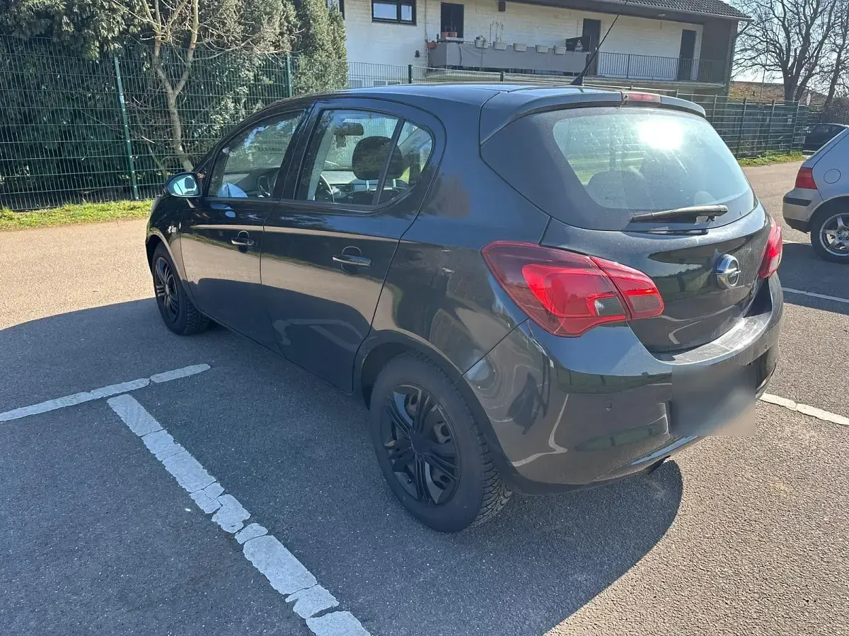 Usado Opel Corsa 101 HP (74 kW) 2015 Preto Citadino