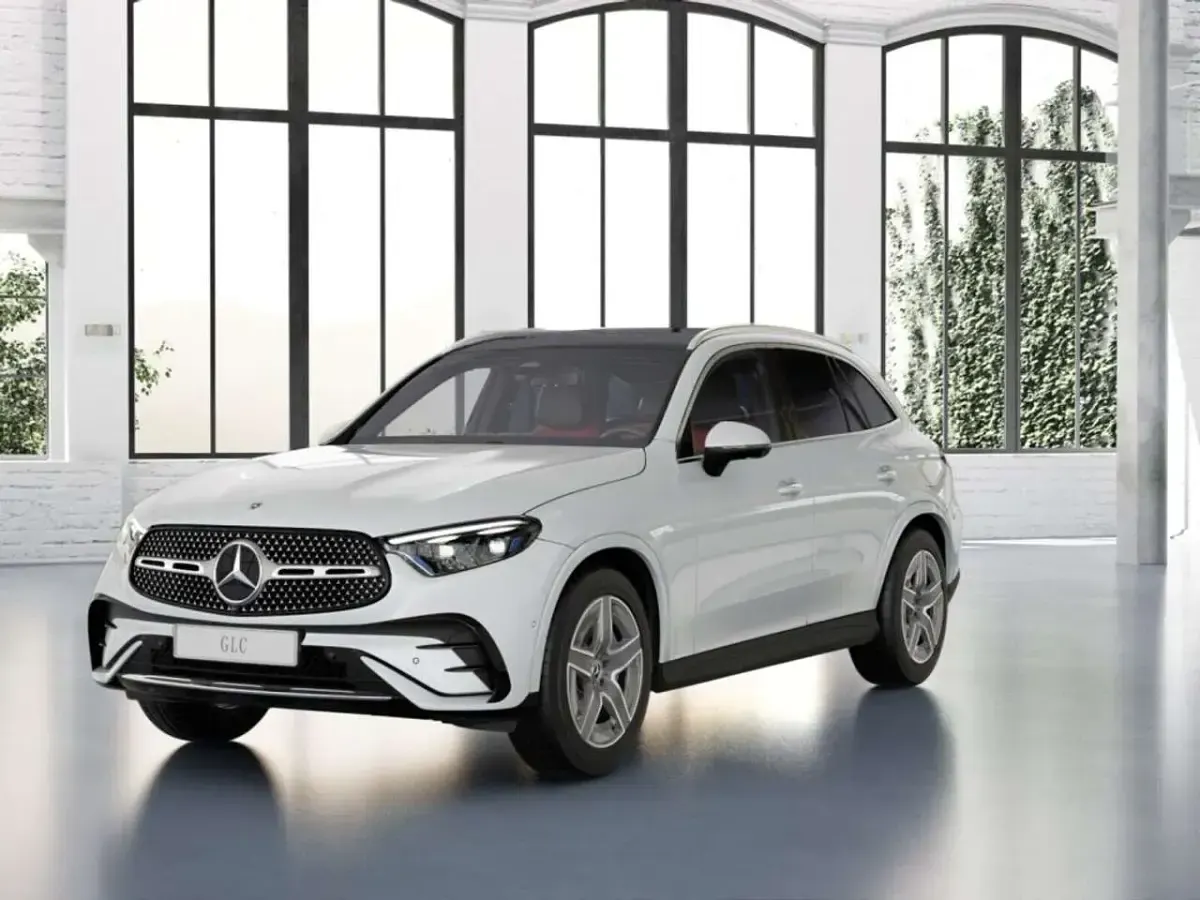 Gebraucht Mercedes GLC400d AMG 252 PS (185 kW) 2023 Weiss manufaktur opalithweiss bright SUV