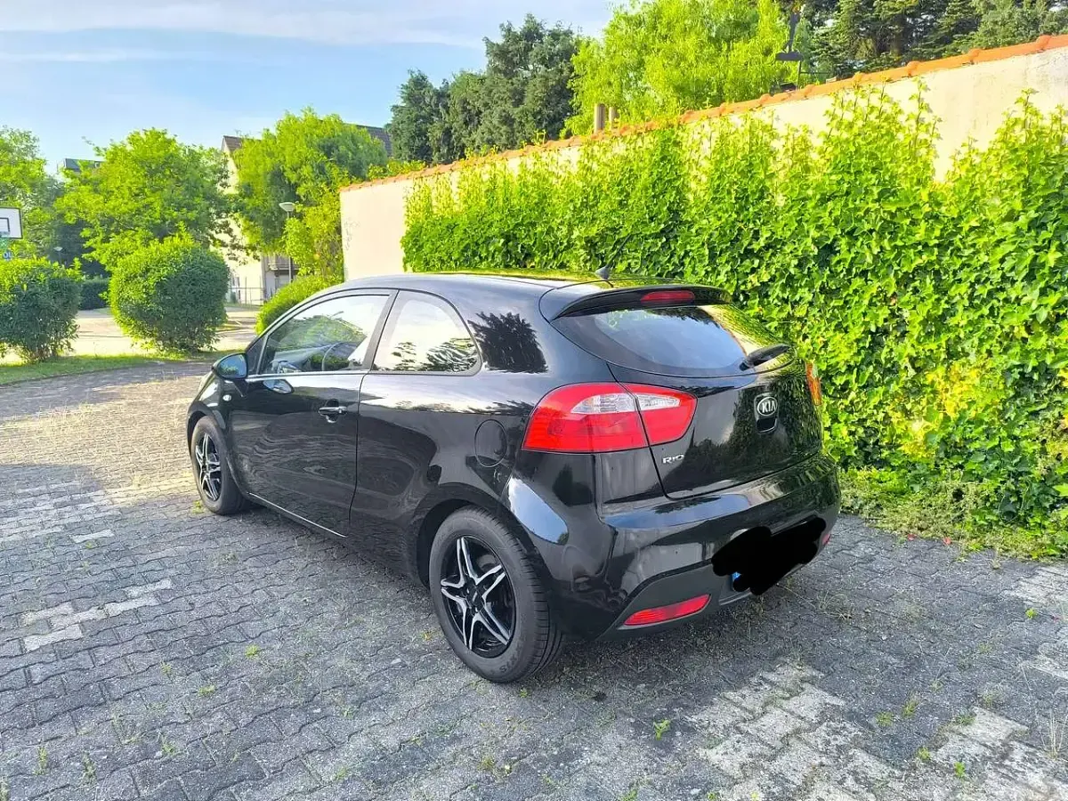 Gebraucht Kia Rio 86 PS (63 kW) 2014 Schwarz Limousine