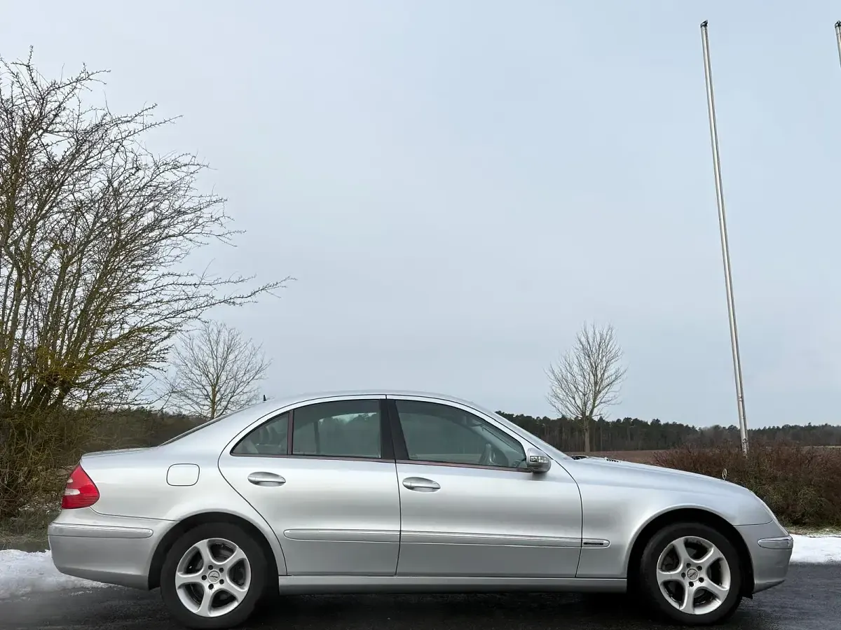 Gebraucht Mercedes E240 Elegance 177 PS (130 kW) 2002 Silber Limousine