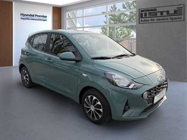 Gebraucht Hyundai i10 Select 67 PS (49 kW) 2023 Gruen Kleinwagen