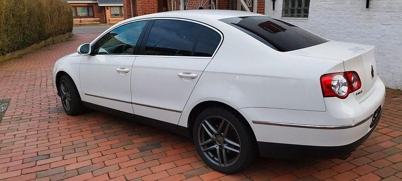 Gebraucht VW Passat Comfortline 122 PS (89 kW) 2011 Weiß Limousine