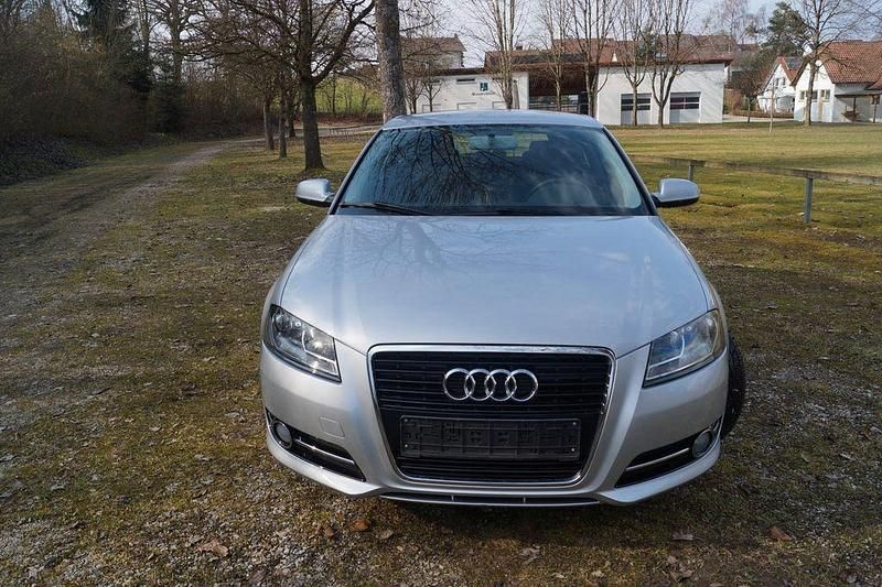 Gebraucht Audi A3 Attraction 105 PS (77 kW) 2012 Silber Kleinwagen