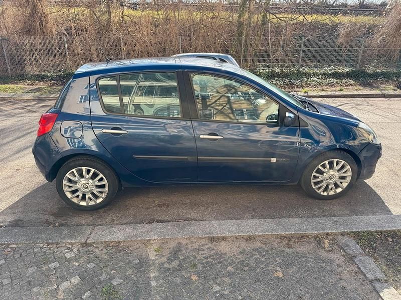 Gebraucht Renault Clio II 80 PS (58 kW) 2008 Blau Kleinwagen