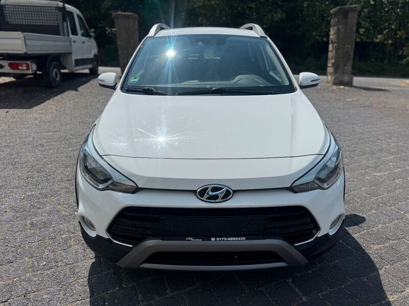 Weiß Gebraucht 2020 Hyundai i20 Active Limousine | 10.999 € (Superpreis) - Bild 1/4